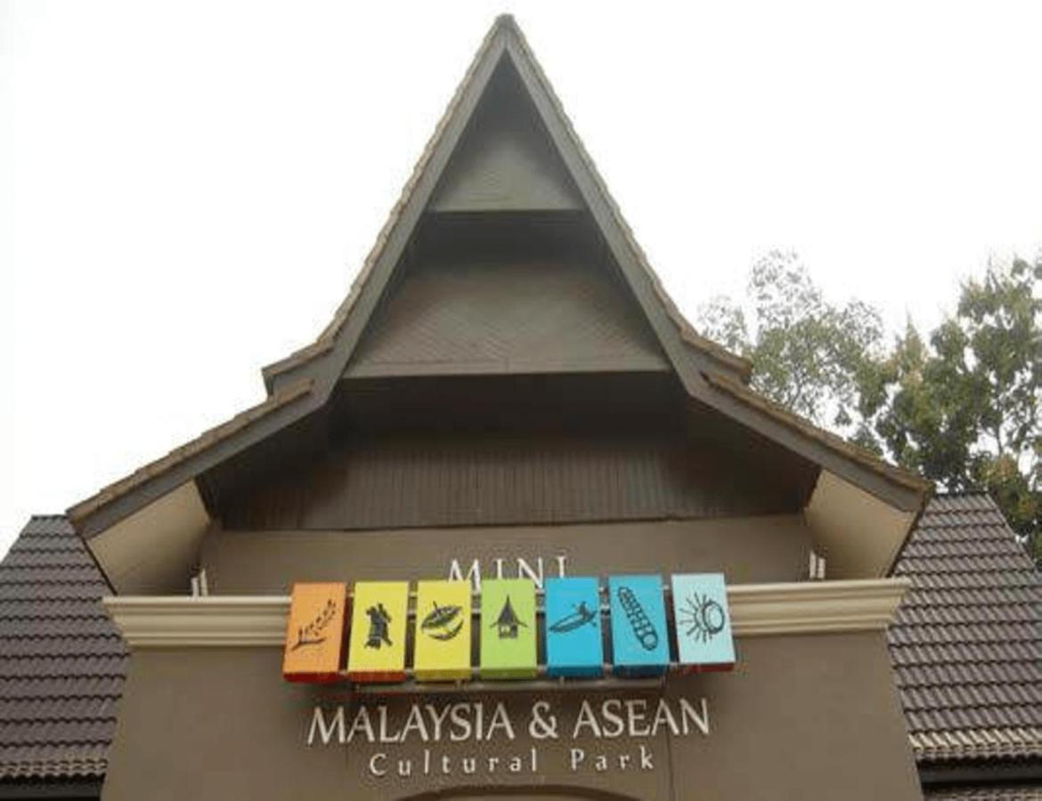 Sun Inns Hotel Ayer Keroh Buitenkant foto
